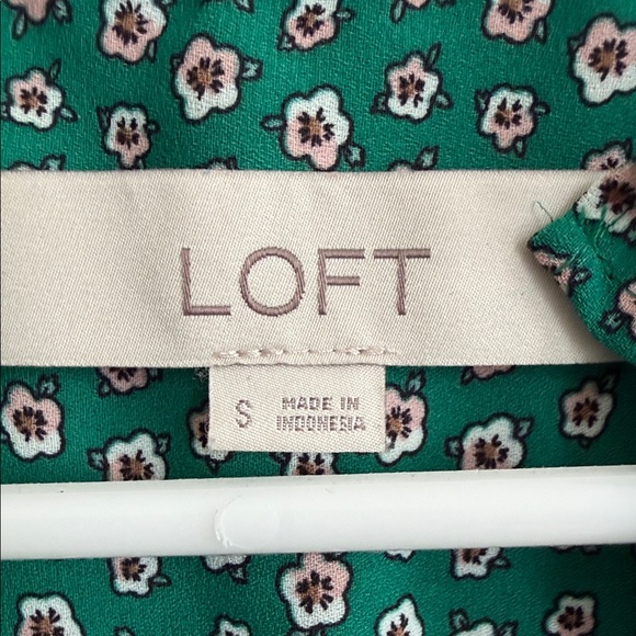 LOFT Emerald Ruffle Blouse Small - Picture 2 of 3